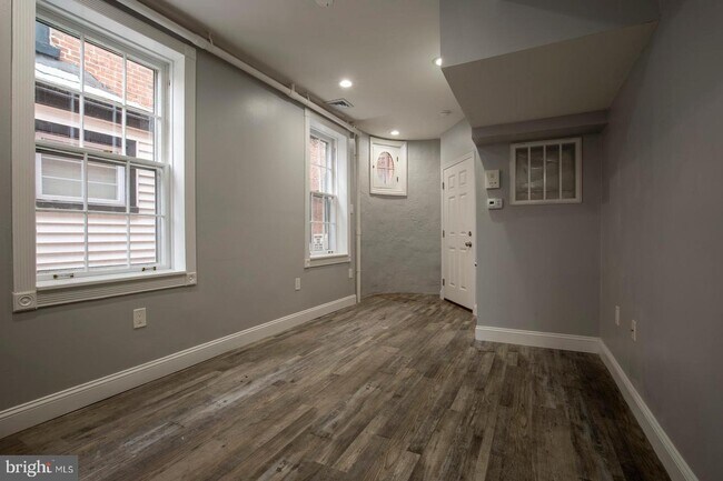 927 Clinton St-Unit -2R in Philadelphia, PA - Building Photo - Building Photo