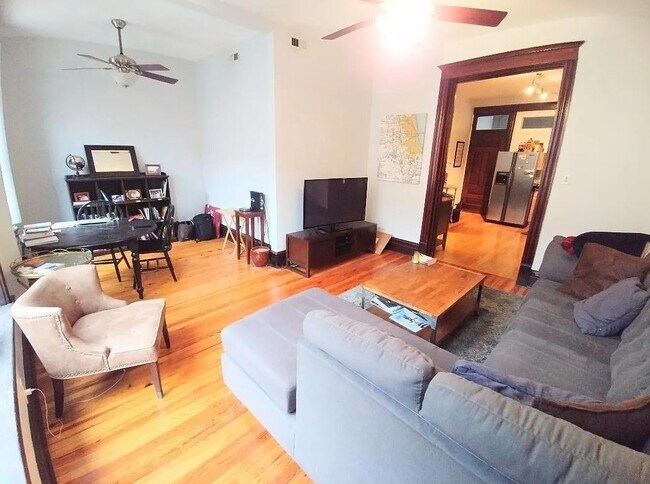 1011 N Washtenaw Ave, Unit 3N in Chicago, IL - Building Photo - Building Photo