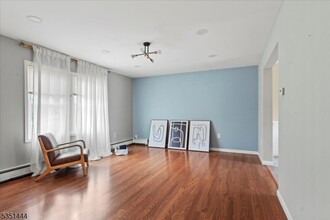 3 Cold Spring Rd in Highland Lakes, NJ - Foto de edificio - Building Photo