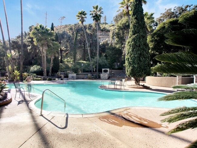 6314 Friars Rd, Unit 301 in San Diego, CA - Foto de edificio - Building Photo