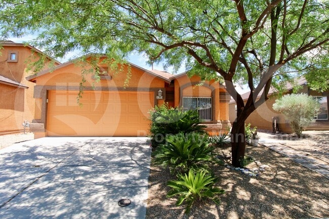 property at 2353 E Calle Sierra Del Manantial