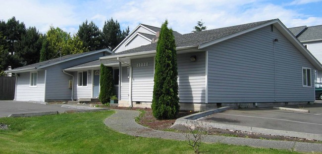 12220 E Gibson Rd in Everett, WA - Building Photo - Building Photo