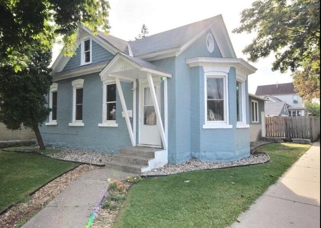 1502 S. 10th St.