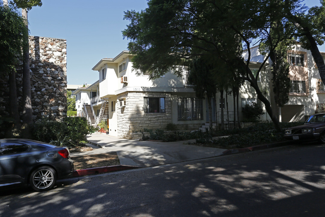 1211 N Flores St in West Hollywood, CA - Building Photo