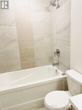 2203 Kingston Rd in Toronto, ON - Building Photo - Building Photo