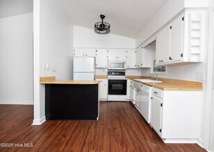 415 Bradford Dr in New Bern, NC - Building Photo - Building Photo