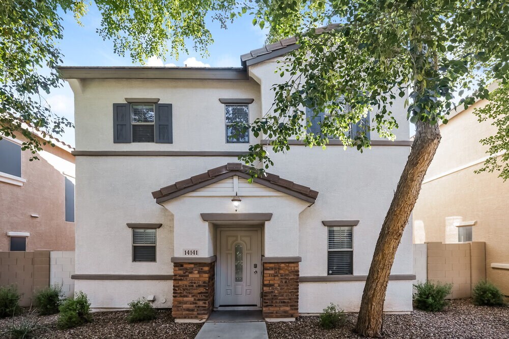 14141 W Country Gables Dr in Surprise, AZ - Building Photo