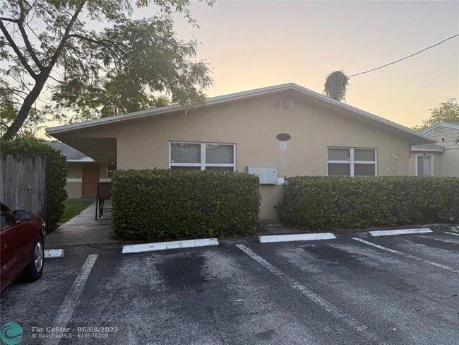 property at 921 SW 15th Terrace