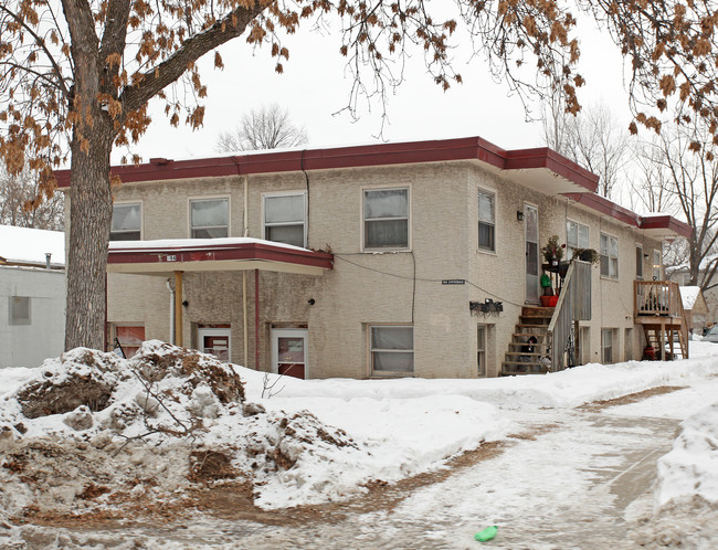 594 Stryker Ave in St. Paul, MN - Foto de edificio - Building Photo