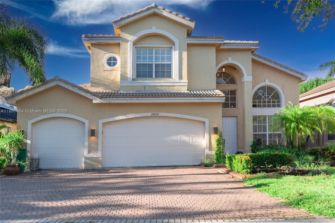 18672 SW 55th St in Miramar, FL - Foto de edificio