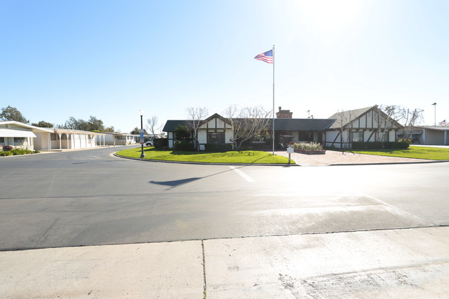 Kensington Gardens in Westminster, CA - Foto de edificio - Building Photo