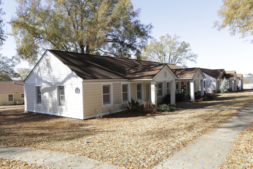 Camp Croft Court in Spartanburg, SC - Foto de edificio