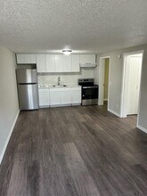1817 Sanford Cir in Sarasota, FL - Building Photo - Building Photo