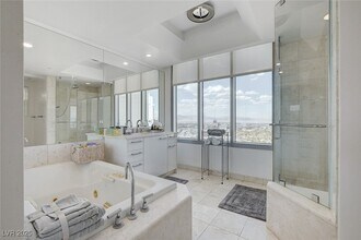 222 Karen Ave in Las Vegas, NV - Foto de edificio - Building Photo