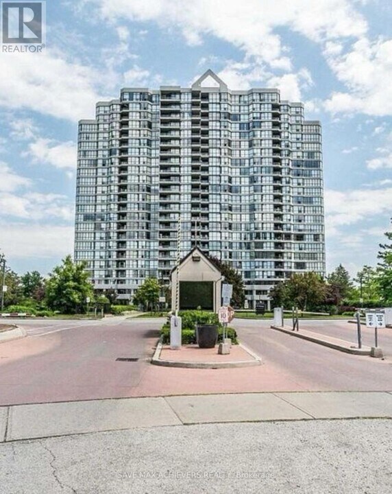 3-813 Rowntree Rd in Toronto, ON - Building Photo