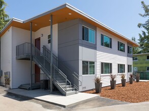 Santa Rosa Oaks in Santa Rosa, CA - Building Photo - Building Photo