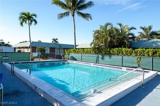 2836 Arbutus St in Naples, FL - Building Photo - Building Photo