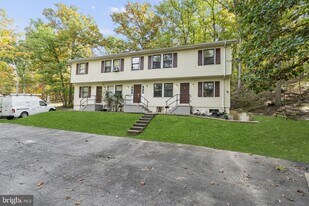 1005 Lower Clubhouse Drive in Harpers Ferry, WV - Building Photo