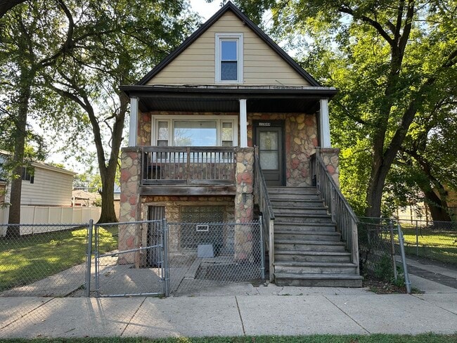 property at 11944 S Calumet Ave