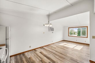 512 S Main St in Deerfield, WI - Building Photo - Building Photo