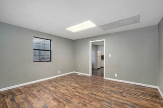 2327 N Travis Ave in Springfield, MO - Building Photo - Building Photo