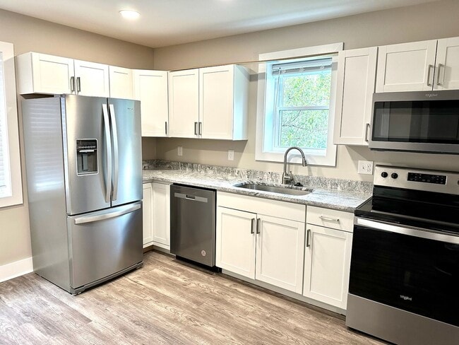 430 W Locust St in Johnson City, TN - Building Photo - Building Photo