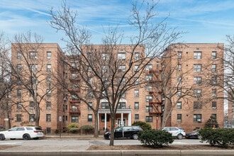 Saxony Towers in Flushing, NY - Foto de edificio - Building Photo