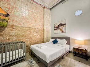 555 Evergreen St in Dallas, TX - Building Photo - Building Photo