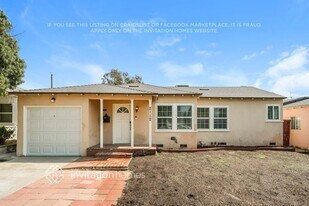 2112 N Screenland Dr in Burbank, CA - Building Photo