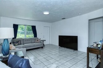 1428 16th St W in Bradenton, FL - Foto de edificio - Building Photo