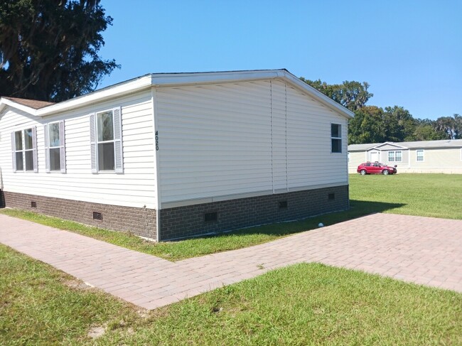 4020 NW 40th Ter in Lake Panasoffkee, FL - Building Photo - Building Photo