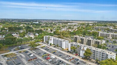 8540 N Sherman Cir in Miramar, FL - Building Photo - Building Photo