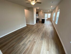 912 Main St in Hutto, TX - Building Photo - Building Photo