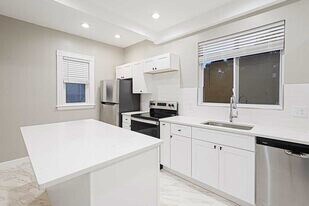 381 Adams St in Boston, MA - Building Photo