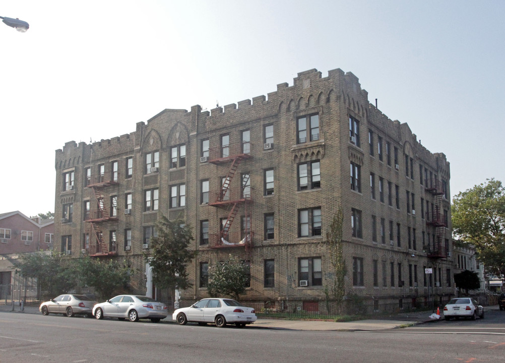 2802 Clarendon Rd in Brooklyn, NY - Building Photo