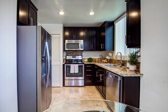 L'Estancia in Studio City, CA - Building Photo - Building Photo