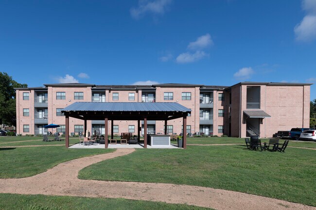 Amber Oaks in Pearland, TX - Building Photo - Building Photo
