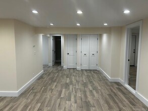 65 Linwood Rd N in Port Washington, NY - Building Photo - Building Photo