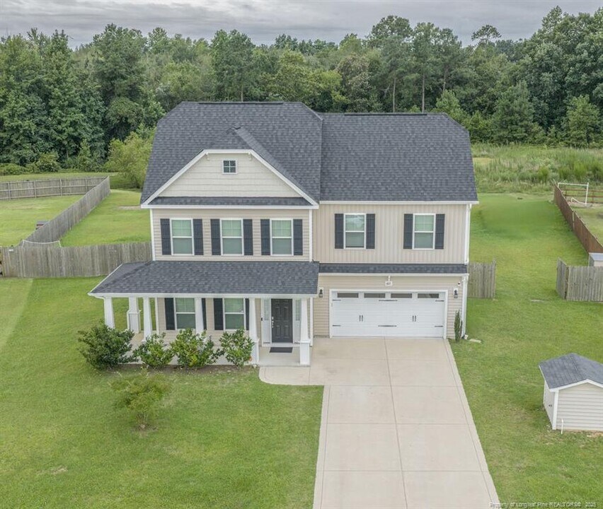 6821 Hunters Den Rd in Hope Mills, NC - Building Photo
