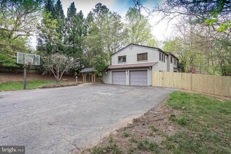 1434 Kirby Rd in McLean, VA - Foto de edificio - Building Photo