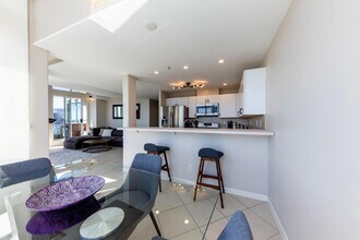 507-909 Mainland St in Vancouver, BC - Building Photo - Building Photo