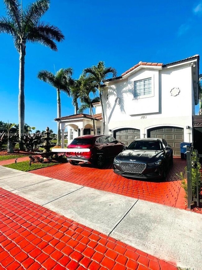 6762 SW 157th Ct in Miami, FL - Foto de edificio - Building Photo