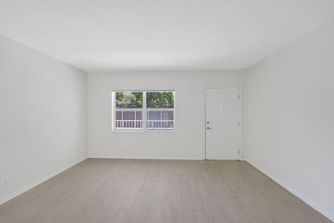 609 NE 13th Ave in Fort Lauderdale, FL - Foto de edificio - Building Photo