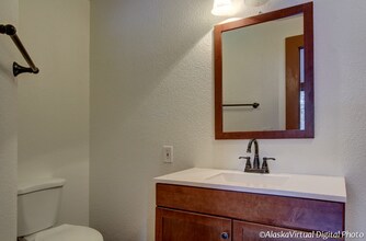 21362 Ginger Lee Dr, Unit Unit A in Anchorage, AK - Foto de edificio - Building Photo