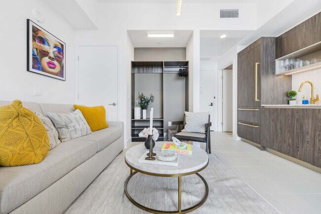 159 NE 6th St in Miami, FL - Foto de edificio - Building Photo