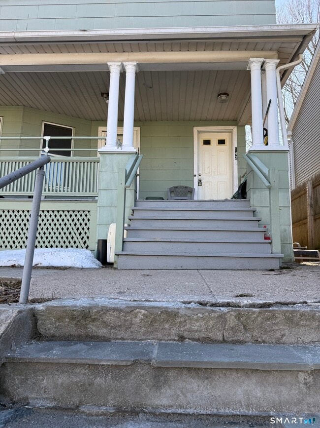 140 Hillside Ave in Shelton, CT - Building Photo - Building Photo