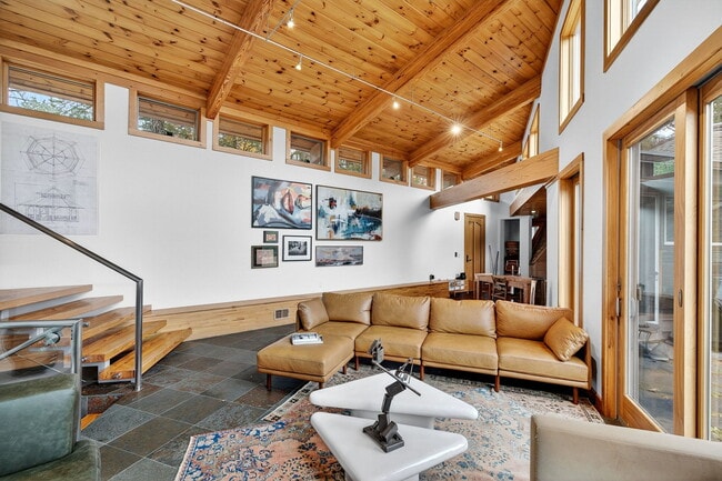 106 Mountain Laurel Ln in Woodstock, NY - Foto de edificio - Building Photo