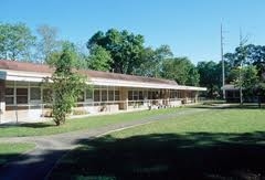 Grand Pine Courts in Beaumont, TX - Building Photo