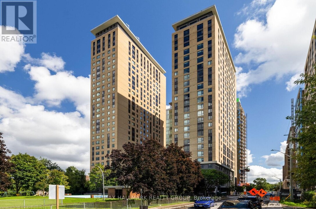 105-1105 Champagne Ave S in Ottawa, ON - Building Photo