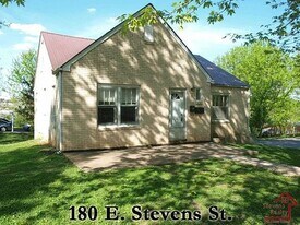 180 E Stevens St in Cookeville, TN - Building Photo